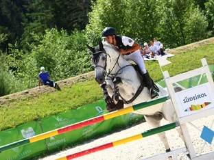 Jumping in the Alps: Vittori startet mit Sieg ins Schlussturnier