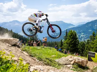 Sieg in Andorra: Höll legt im MTB-Downhill-Weltcup nach