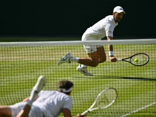 Djokovic und Sinner im Wimbledon-Achtelfinale