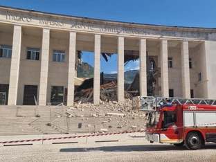 Teil des Gerichtsgebäudes in Bozen stürzt ein