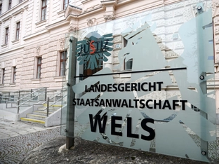Wegen Mordversuchs angeklagter Raser in Wels vor Gericht