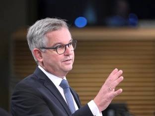 EU-Kommission will Schleppern das Geld kappen