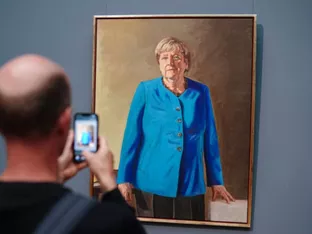 Merkel-Porträt als Publikumsmagnet im Berliner Bode-Museum