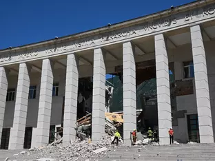 Gerichtsgebäude: Corrarati spricht Betroffenen Solidarität aus