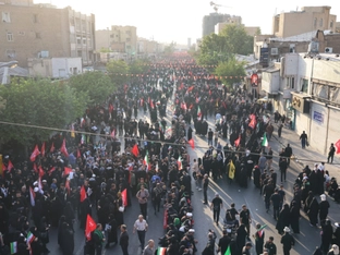 Stundenlanger Trauerzug für Khamenei durch Teheran