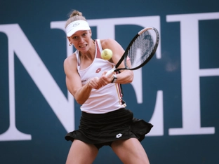 Sinja Kraus bei Tennisturnier in Hamburg im Achtelfinale