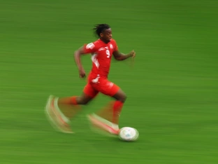 Manzambi um bis zu 70 Mio. Euro von Augsburg zu Aston Villa