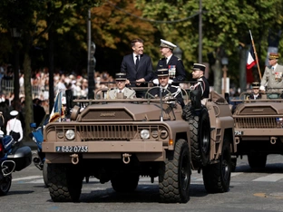 Frankreich feiert Nationalfeiertag mit größter Militärparade
