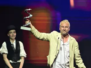 Neue TV-Komödie "Der von oben": Stadlober und eine Leiche