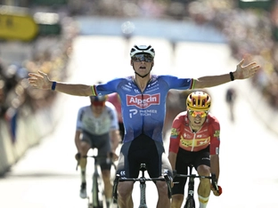 Van der Poel gewinnt Hitze-Etappe der Tour de France