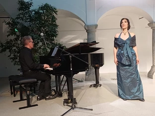 Große Stimme, großer Abend