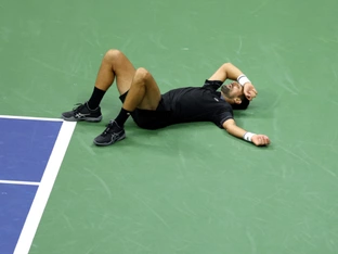 Djokovic übergibt sich bei US Open und scheitert früh