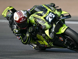 Fernandez führt in Silverstone Aprilias MotoGP-Triplesieg an