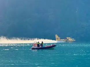 Ausnahmezustand beim Molvenosee: Zwei Canadair im Einsatz