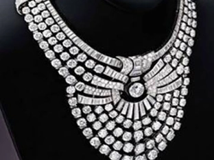 Diebstahl von millionenschwerem Diamantcollier in Wien