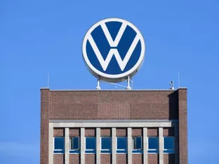Pfeifkonzert von Beschäftigten für VW-Chef Blumes Sparplan