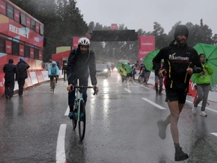 3. Vuelta-Etappe wegen Hagels in den Pyrenäen abgebrochen