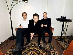 Rocktrio Zeronic nach "sanftem Ruck von außen" zurück