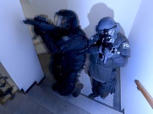 Betrunkener zielte mit Revolver auf Polizisten