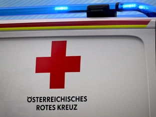 Dreijährige überlebte Sturz aus dem fünften Stock