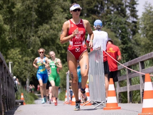 Triathletin Feuersinger zeigt mit Platz fünf auf