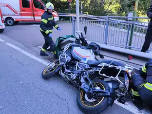 Waidbruck: Motorrad kollidiert mit Linienbus