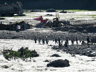 Dutzende Tote bei Überschwemmungen in Indien und Nepal