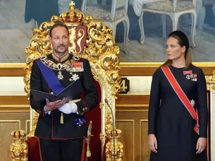 Norwegens neuer König Haakon VIII. auf Verfassung vereidigt