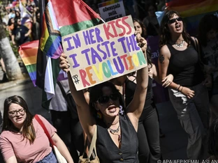 Razzien und Festnahmen bei LGBT-Vereinen in der Türkei