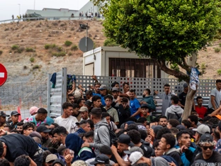 Spaniens Geheimdienst warnte vor Massenankunft in Ceuta