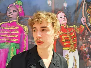 Oskar Haag singt auf "Lost Cause" auch über Klimts "Kuss"