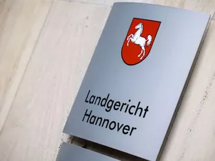 Vorwurf gefilmter Missbrauch: Mann in Hannover vor Gericht