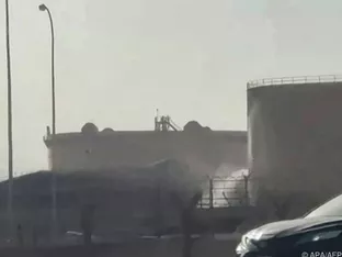 Rauch und Flammen nahe des Flughafens von Riad