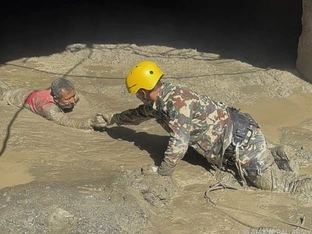 Kaum Hoffnung auf Überlebende in Tunneln in Nepal
