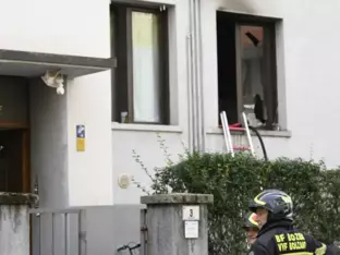 Küche in Bozner Wohnung in Flammen