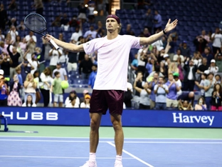 Zverev nimmt Auftakthürde Sonego bei US Open mit Mühe