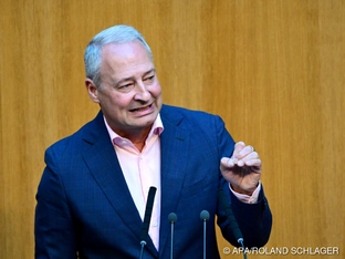 Polizeischutz für Schieder-Delegation bei Wahl in Serbien