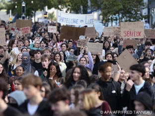Knapp 2.000 Festnahmen bei Schulprotesten in Frankreich