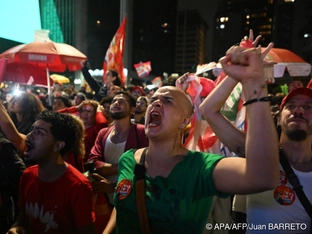 Brasilien-Wahl: Präsident Lula bei Auszählung knapp vorn