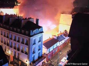 Beliebte Markthalle in Paris vollständig niedergebrannt