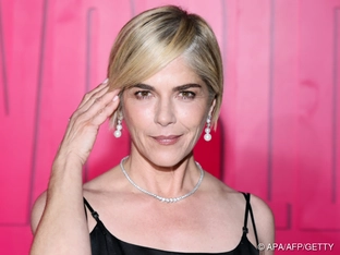 Selma Blair verletzt Flugpersonal und wird festgenommen