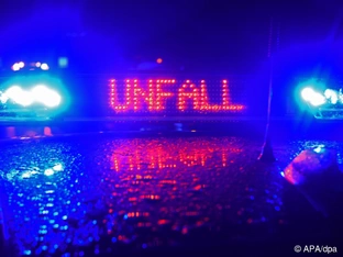 Abgeflogener Pkw-Reifen schlug auf A1 auf anderem Wagen ein