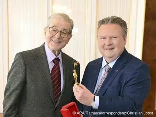 Erwin Steinhauer mit Goldenem Rathausmann geehrt