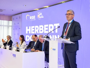 Dorfmann in Taormina: EVP will Europa stärker prägen