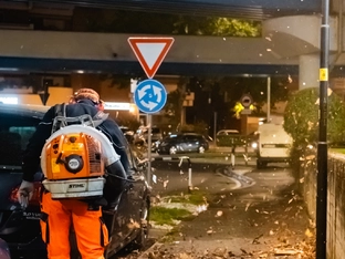 Herbstliche Sonderreinigung der Straßen in Bozen
