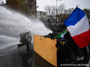 Gewaltsame Proteste in mehreren europäischen Ländern