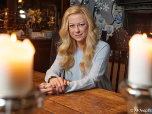 Jenny Elvers sorgt sich ums Fernsehen