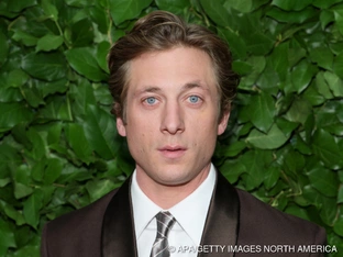 Jeremy Allen White löscht Social Media immer wieder