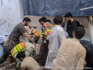 Schuldach in Pakistan eingestürzt - 21 Schüler tot
