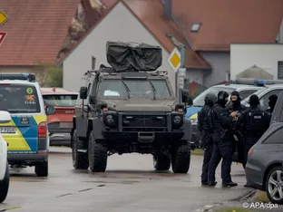Motivsuche nach zwei Toten bei Waffenkontrolle in Bayern